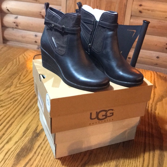 UGG Shoes - Ugh Emalie size 8 Excellent Condition